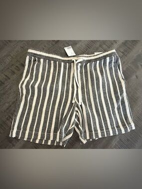 H&M Black and White Striped Men's Hybrid Shorts